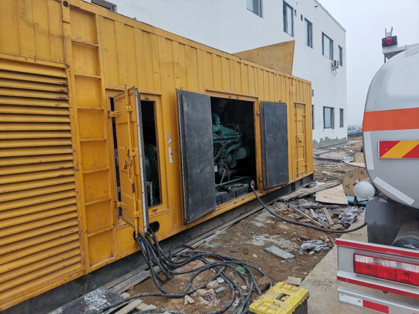 大关如何在发电机出租合同中约定设备的维修和保养责任？