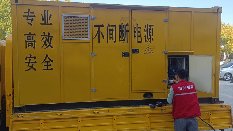 大关柴油发电机组和UPS电源配合使用时，如何避免切换过程中的电力中断？