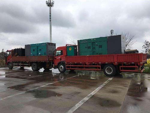 大关涂抹密封胶后，需要等待多长时间才能安装水冷式机油散热器密封件？